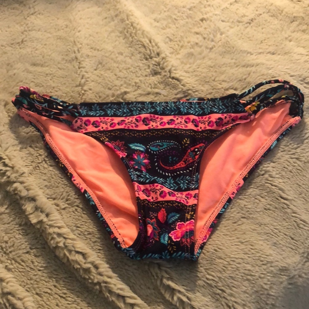 🎉4 for $20 Xhilaration Bikini Bottoms, size XS